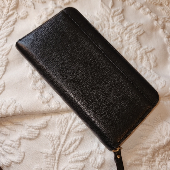 Kate Spade Wallet. Excellent condition. - Picture 2 of 5